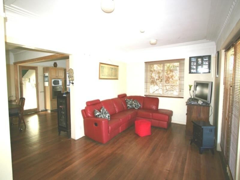 6 Wyeth Street, Wynnum QLD 4178