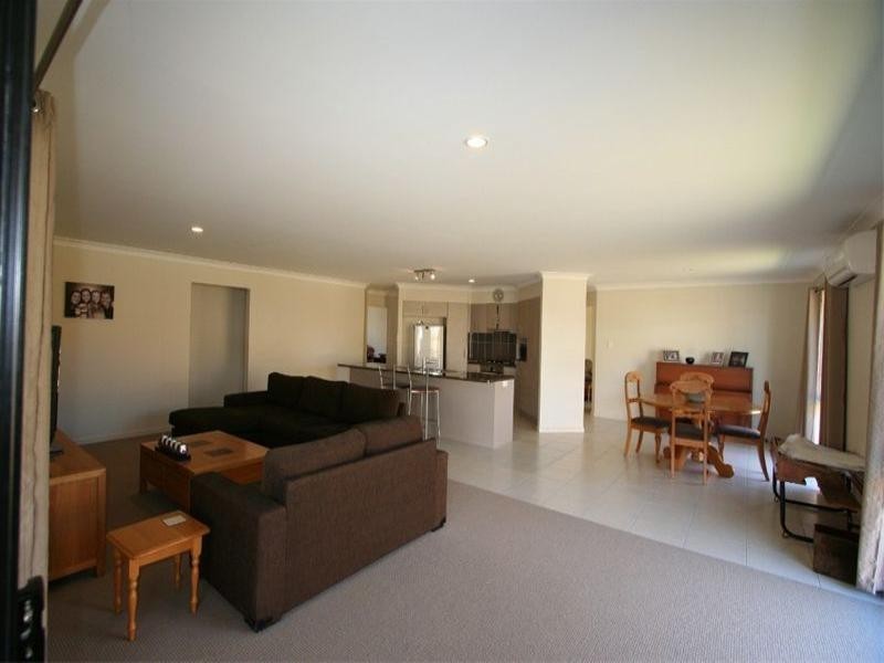 31 Paperbark Place, Wakerley QLD 4154