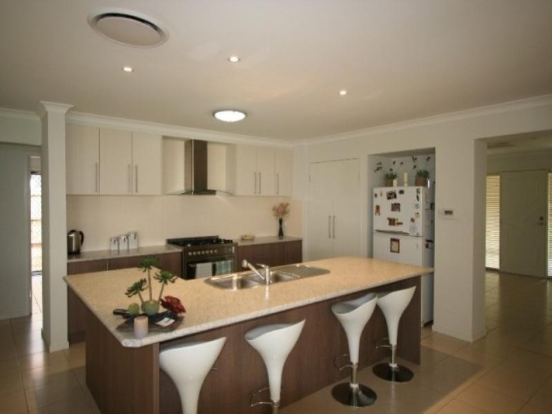 6 Creswick Close, Manly West QLD 4179