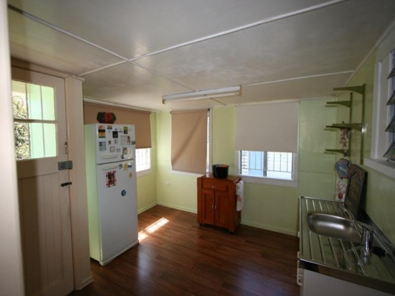 301 Preston Road, Wynnum West QLD 4178