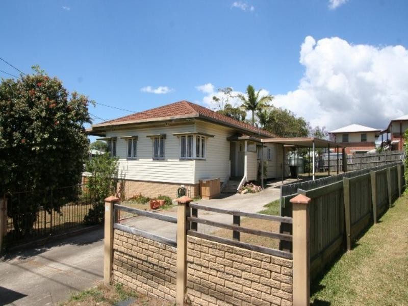 11 New Road, Manly QLD 4179