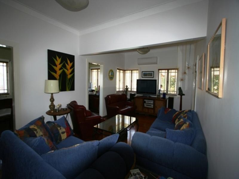 11 New Road, Manly QLD 4179