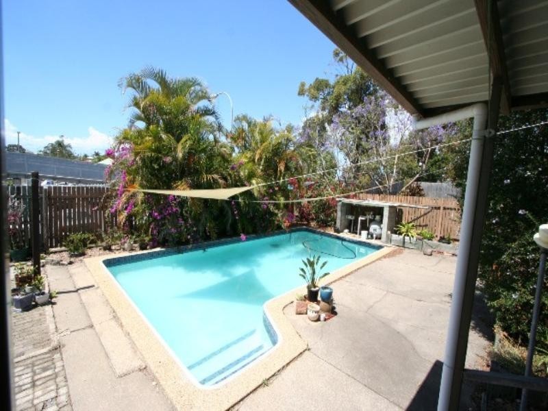 11 New Road, Manly QLD 4179