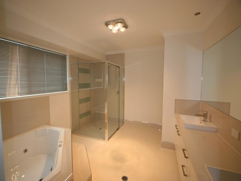 30 Bridgewater Place, Lota QLD 4179