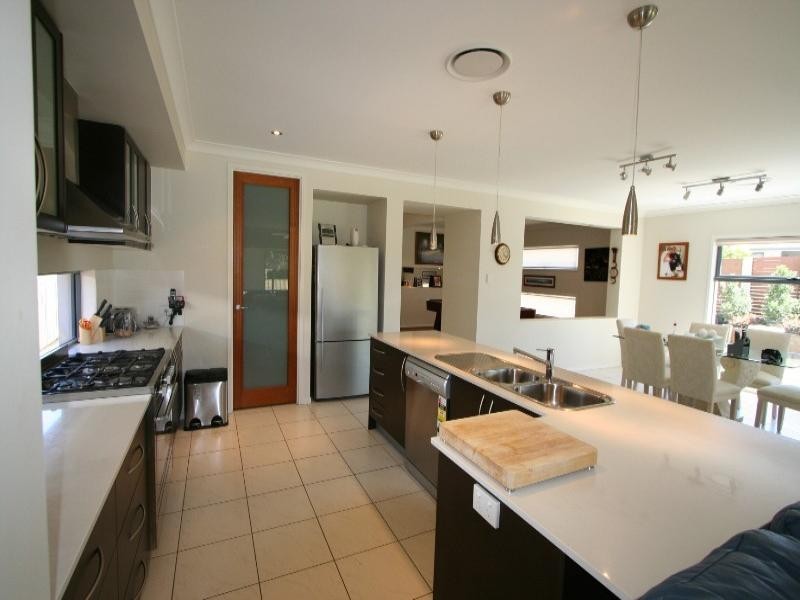 15 Gumdale Street, Wakerley QLD 4154