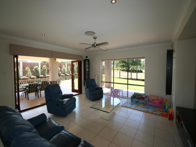 15 Gumdale Street, Wakerley QLD 4154