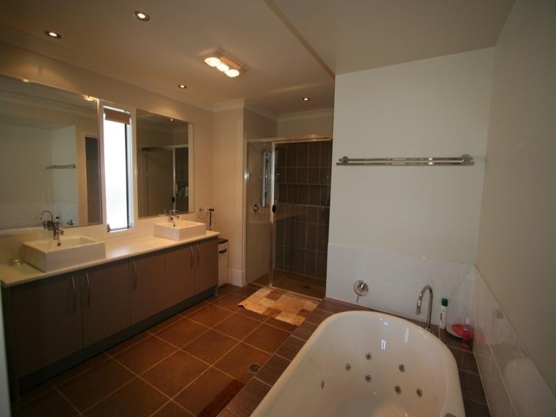 15 Gumdale Street, Wakerley QLD 4154
