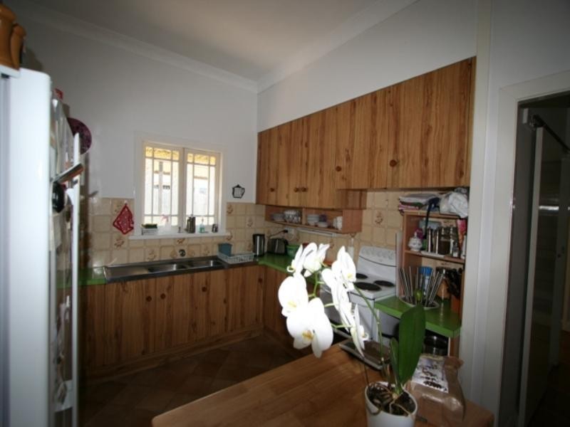 11 New Road, Manly QLD 4179