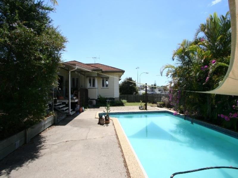 11 New Road, Manly QLD 4179