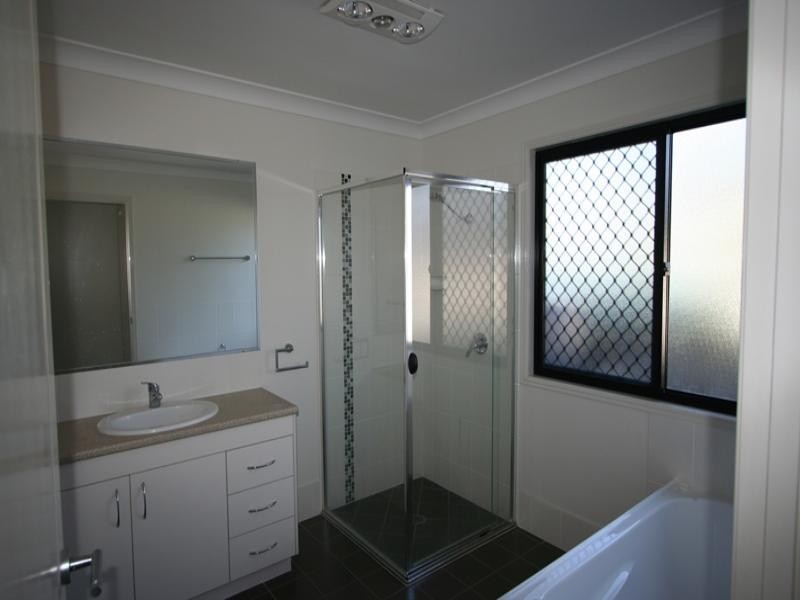 27 Andrew Street, Lota QLD 4179