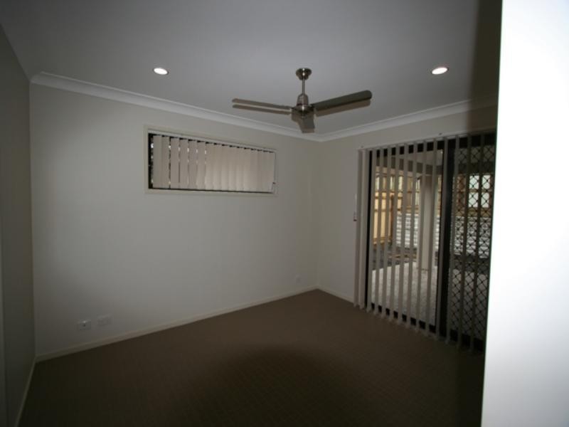 16 Rymera Crescent, Gumdale QLD 4154