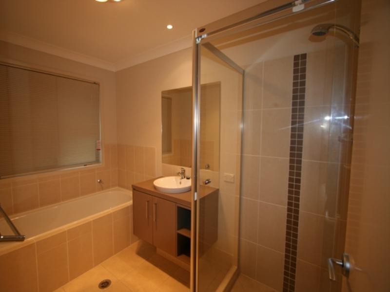 16 Rymera Crescent, Gumdale QLD 4154