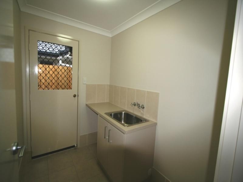 16 Rymera Crescent, Gumdale QLD 4154