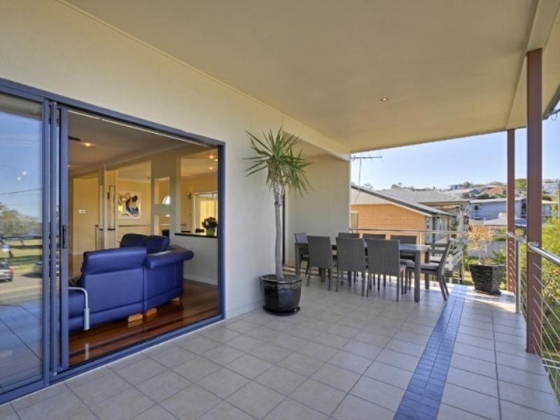 701 Esplanade, Lota QLD 4179