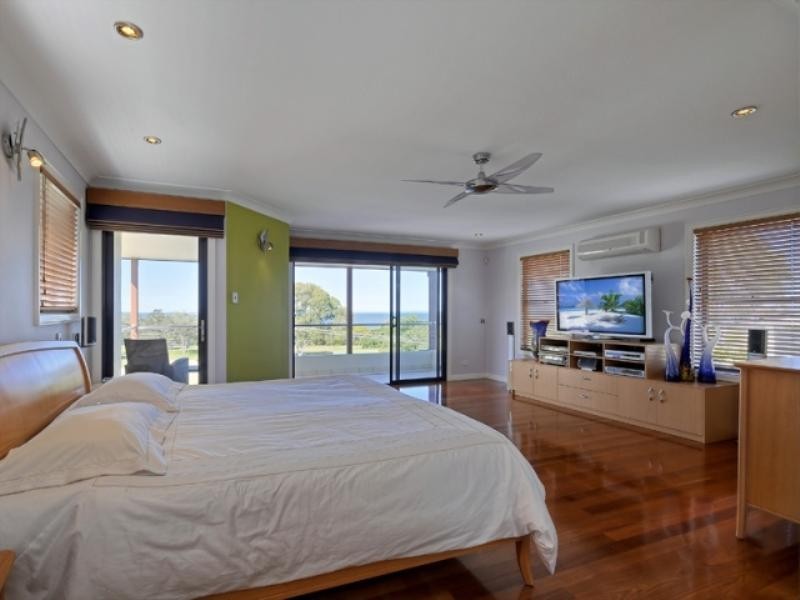 701 Esplanade, Lota QLD 4179