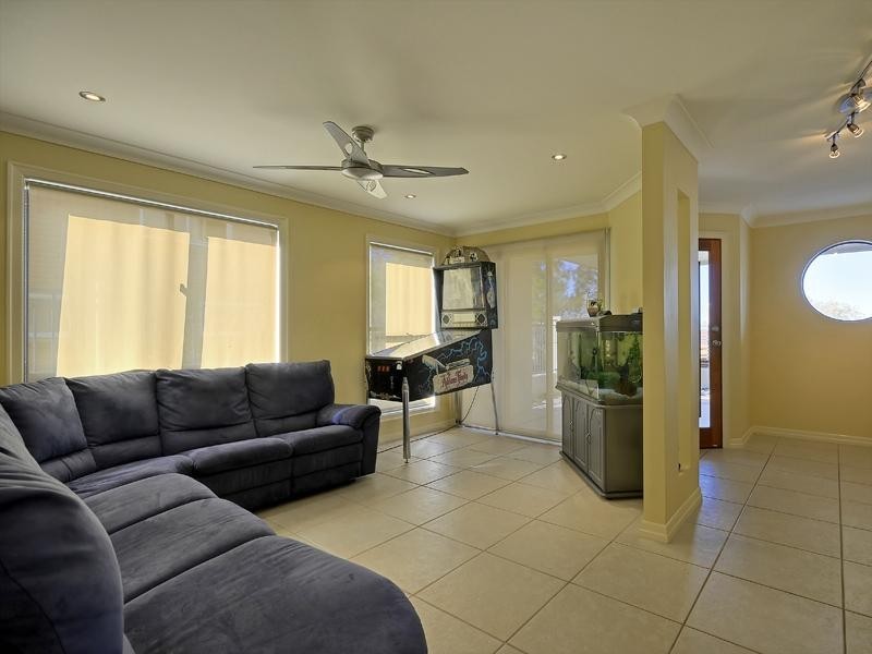 701 Esplanade, Lota QLD 4179