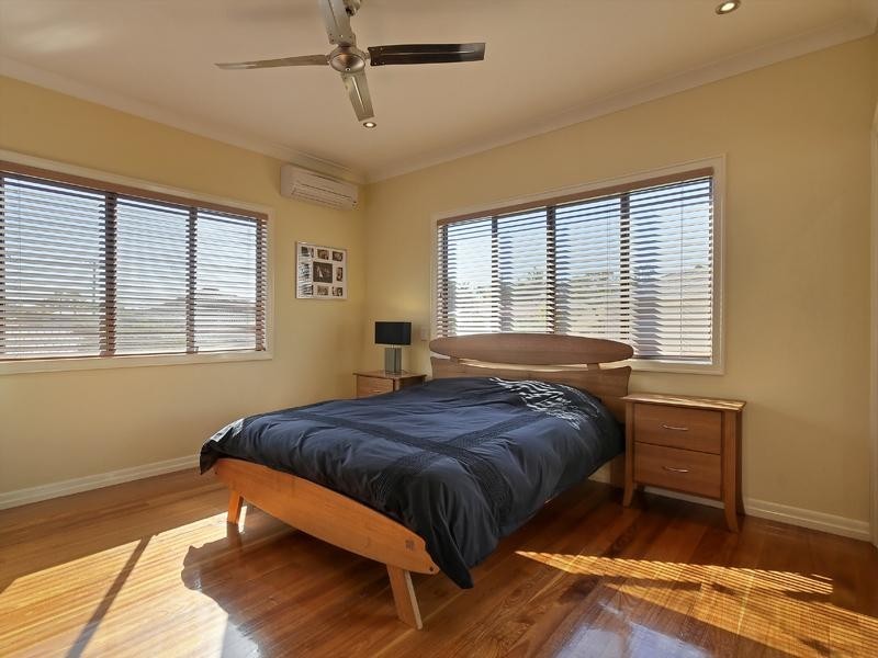 701 Esplanade, Lota QLD 4179