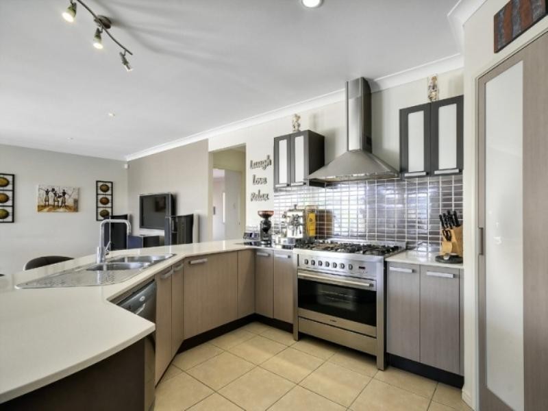 16 Balgowlah Street, Wakerley QLD 4154