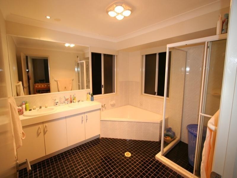 15 Spurs Drive, Wellington Point QLD 4160