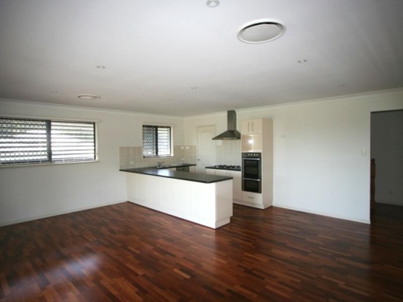 27 Andrew Street, Lota QLD 4179