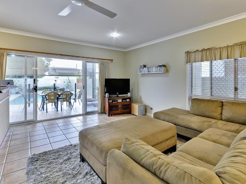 28 Stewart Parade, Manly QLD 4179