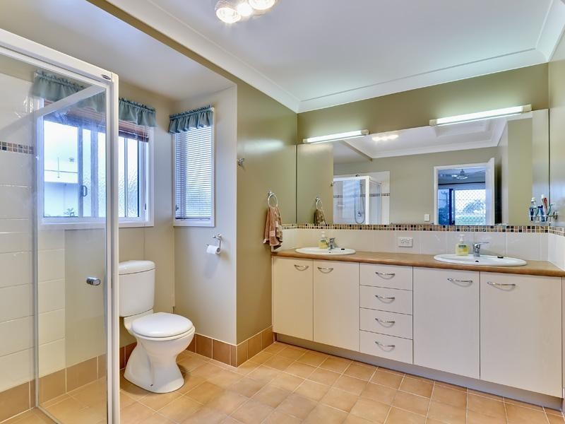 28 Stewart Parade, Manly QLD 4179