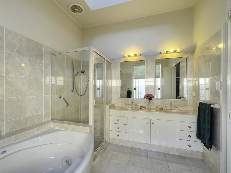 48 Seacrest Court, Raby Bay QLD 4163