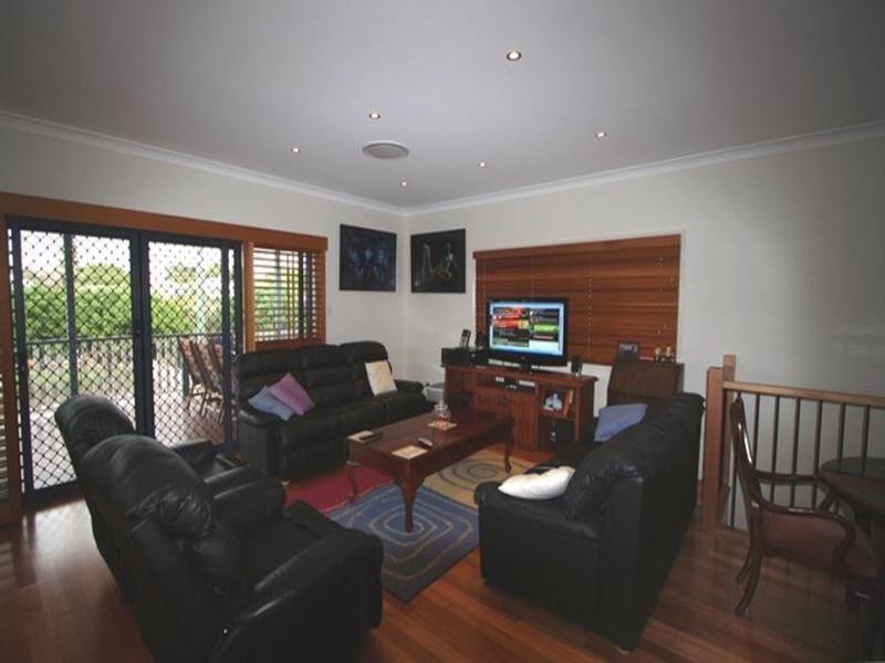 27 Davidson Street, Wynnum QLD 4178