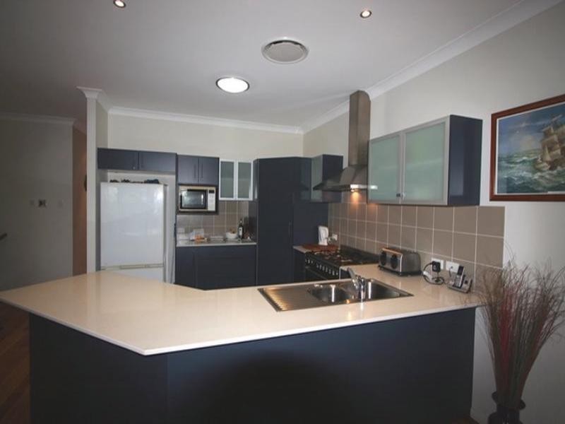 27 Davidson Street, Wynnum QLD 4178