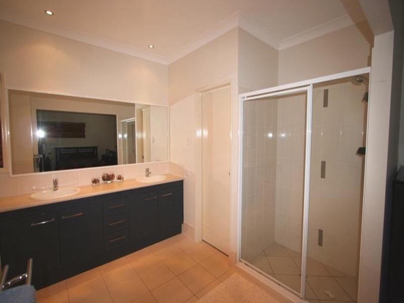 27 Davidson Street, Wynnum QLD 4178