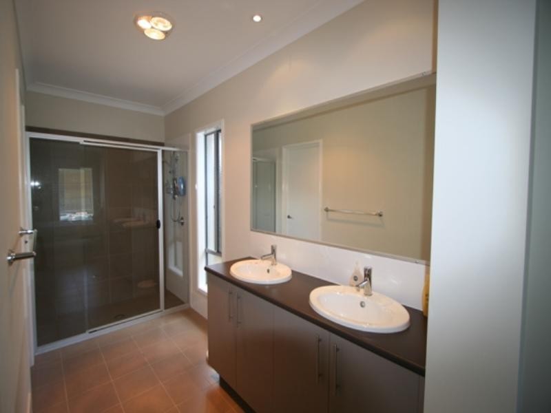 3 Red Gum Crescent, Wakerley QLD 4154