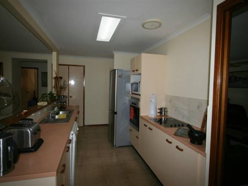 297 Whites Road, Lota QLD 4179