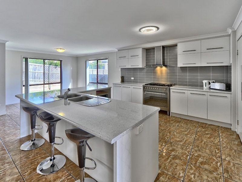 12 Dawson Drive, Manly West QLD 4179