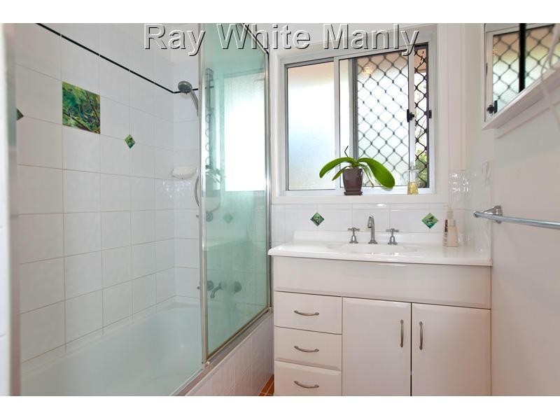 11 New Lindum Road, Wynnum West QLD 4178