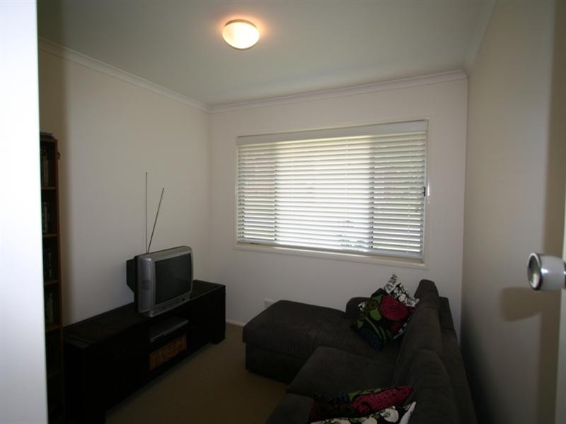 24 Kinsella Street, Belmont QLD 4153