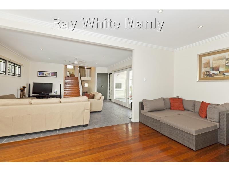 2 Banoon Drive, Wynnum QLD 4178