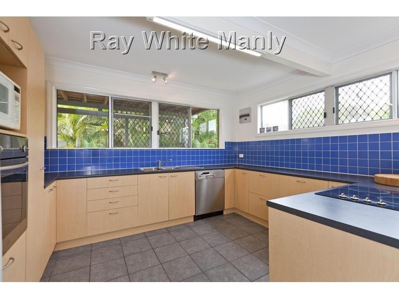 2 Banoon Drive, Wynnum QLD 4178