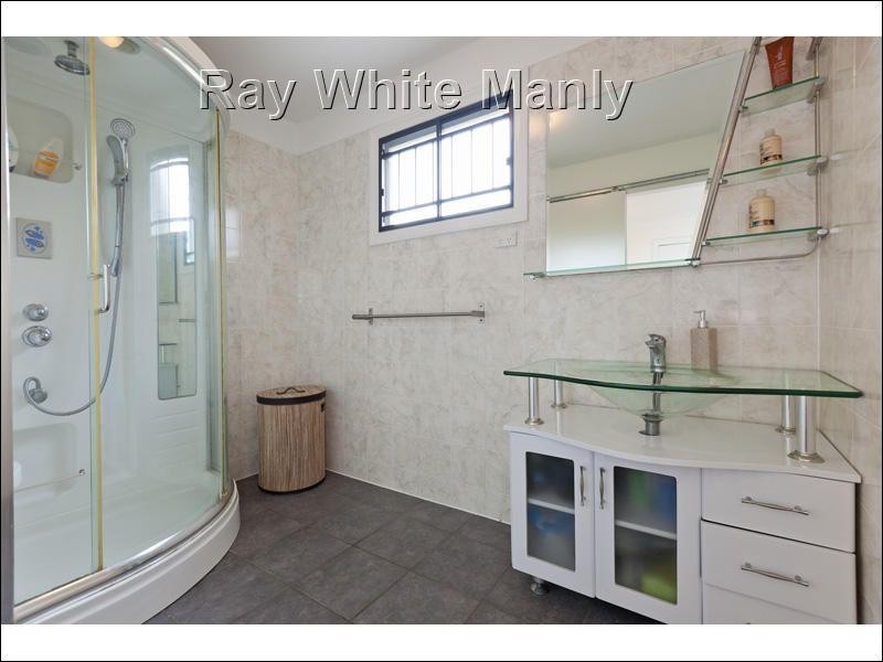2 Banoon Drive, Wynnum QLD 4178