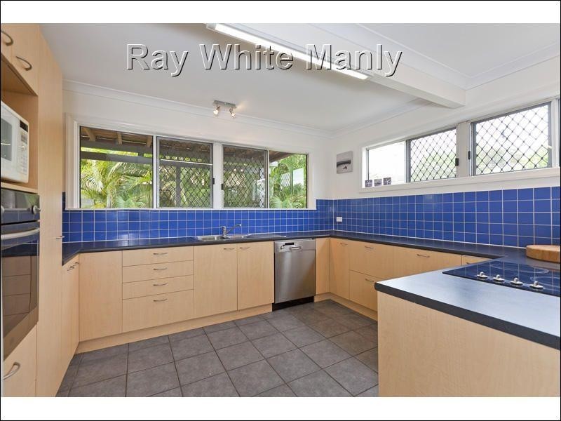 2 Banoon Drive, Wynnum QLD 4178