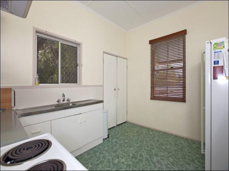 30 Madgwick Street, Wynnum QLD 4178