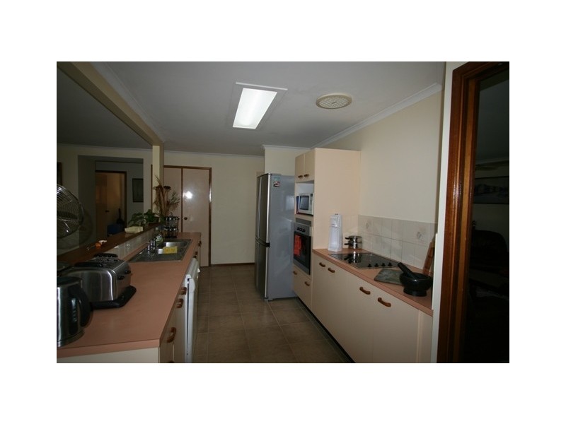 297 Whites Road, Lota QLD 4179
