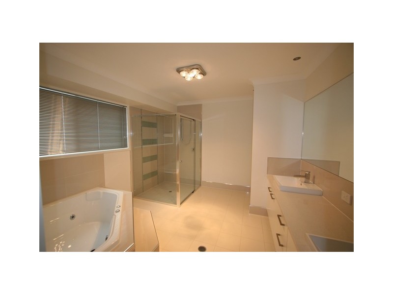 30 Bridgewater Place, Lota QLD 4179