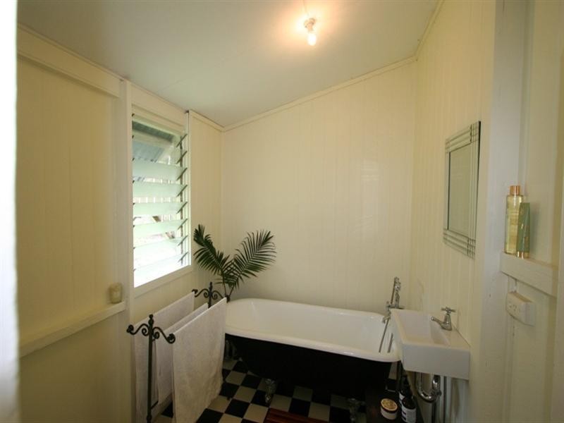 284 Ernest Street, Lota QLD 4179