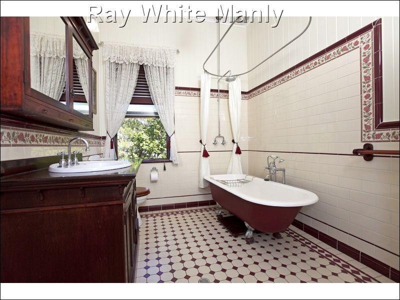 70 Gordon Parade, Manly QLD 4179