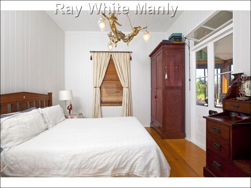 70 Gordon Parade, Manly QLD 4179