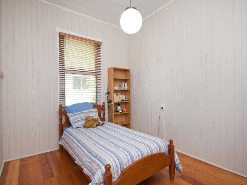 15 Preston Road, Manly West QLD 4179