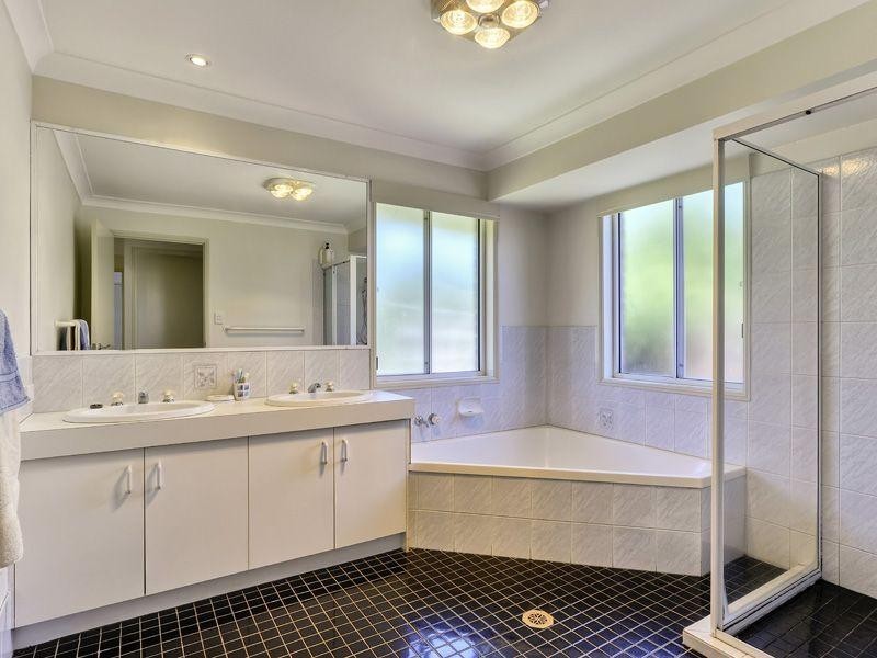 15 Spurs Drive, Wellington Point QLD 4160