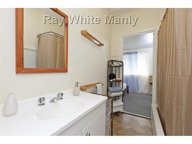 11 Benalla Street, Manly QLD 4179