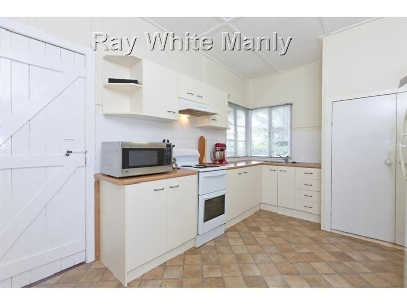 11 Benalla Street, Manly QLD 4179