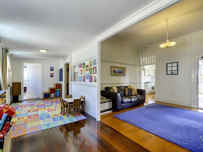 11 Haylock Street, Wynnum QLD 4178